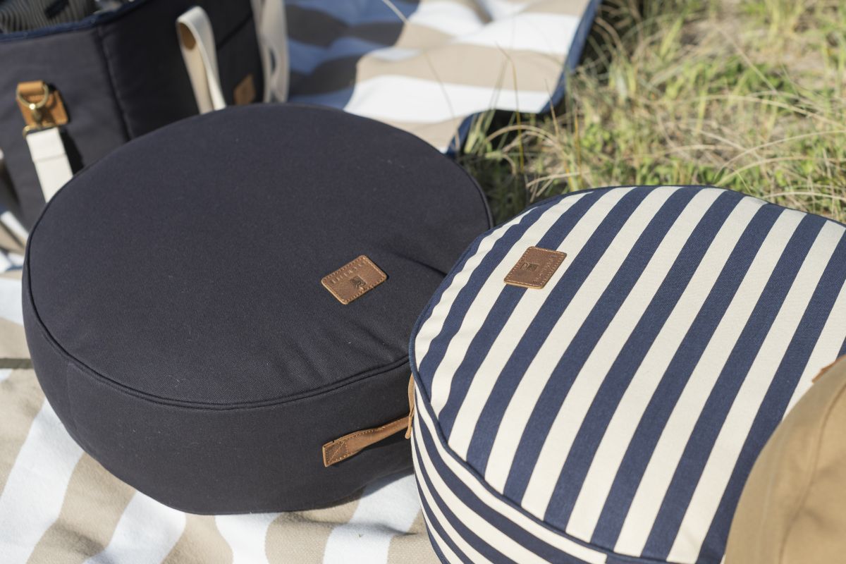 Round black cushion